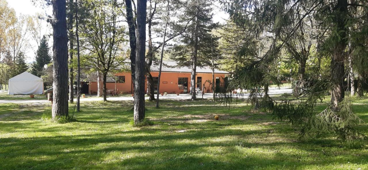 Rio Verde Camping Villaggio Costacciaro Esterno foto